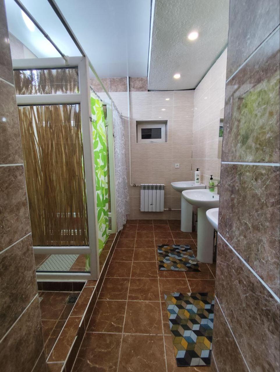 Urban Monkey Tent Hostel & Bar كاراكول المظهر الخارجي الصورة