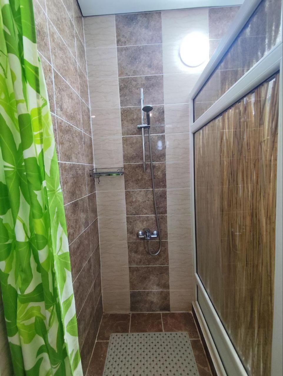 Urban Monkey Tent Hostel & Bar كاراكول المظهر الخارجي الصورة