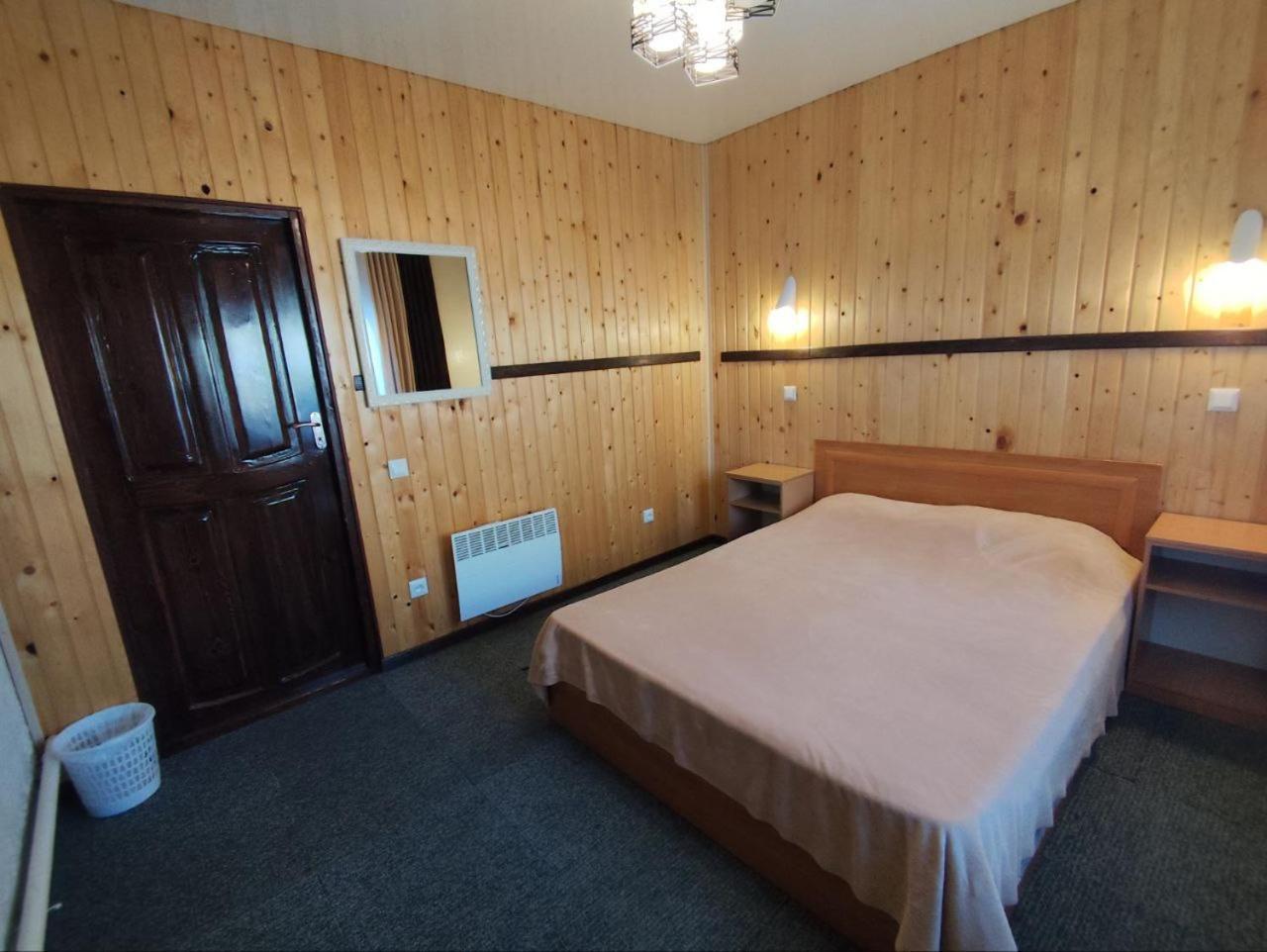 Urban Monkey Tent Hostel & Bar كاراكول المظهر الخارجي الصورة